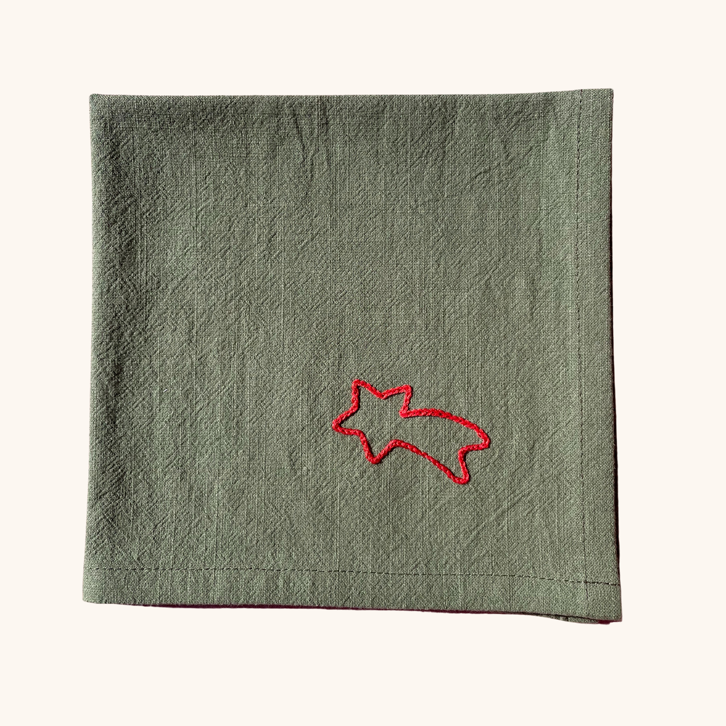 Serviette de table 35×35 cm brodée main motif étoile filante – linge de table artisanal et festif Savane Paris, confectionné en France, édition limitée de Noël. Couleur vert.