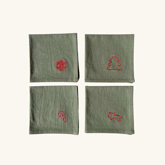 Serviette de table 35×35 cm brodées main motif flocon de neige, sapin de Noël, sucre d'orge et étoile filante – linge de table artisanal et festif Savane Paris, confectionné en France, édition limitée de Noël. Couleur vert