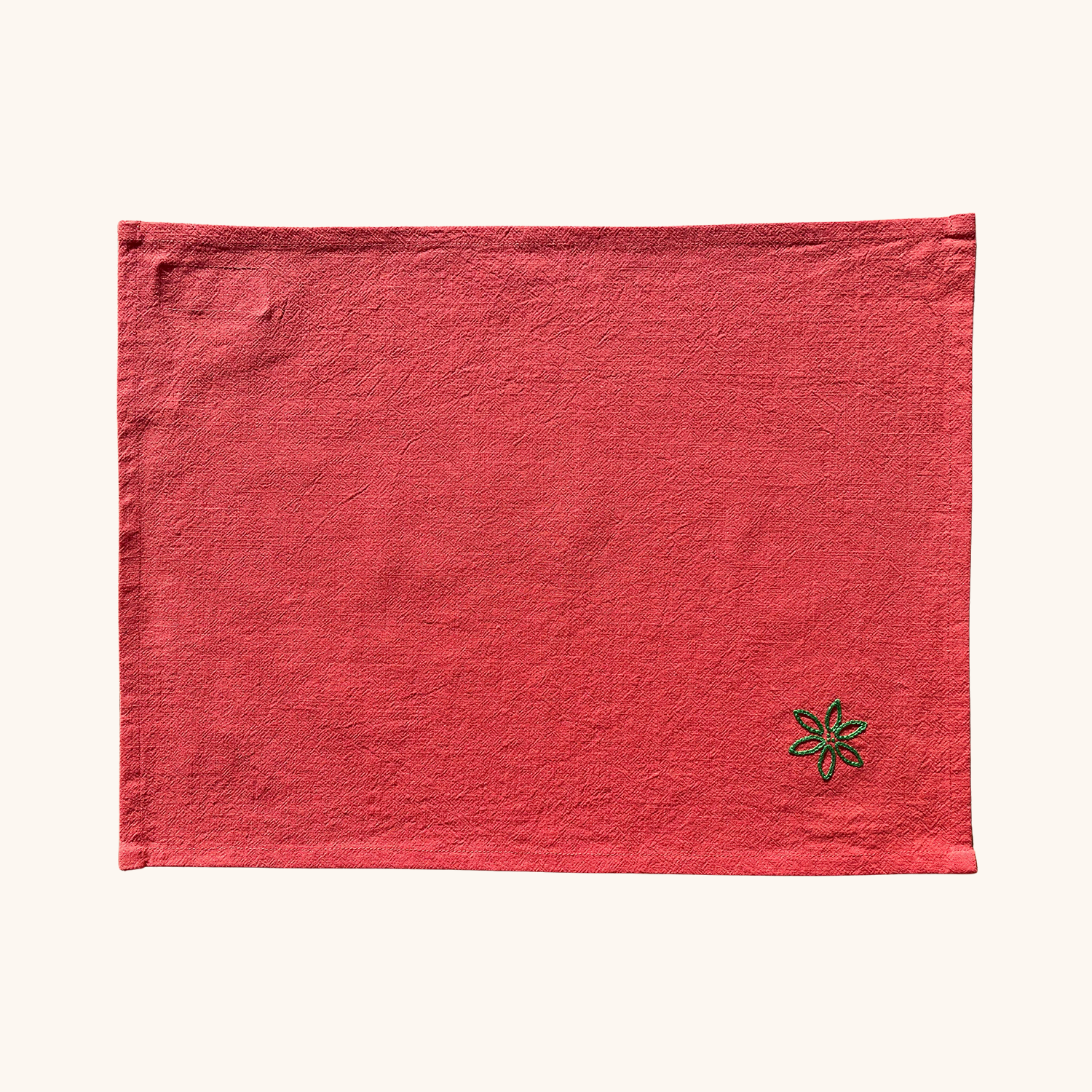 set de table en coton lavé collection de noël motif feuillage d'hiver broderie main atelier savane paris dimensions 35 x 45 cm couleur rouge