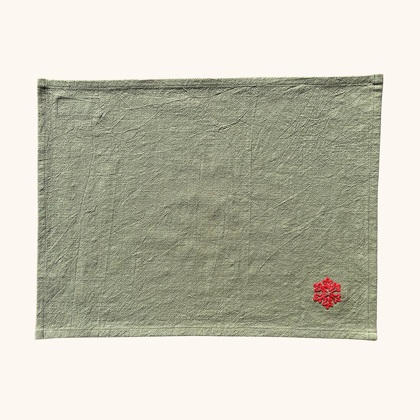 set de table de noël pour une table au décor festif motif flocon de neige brodé main dimensions 35 x 45 cm couleur vert