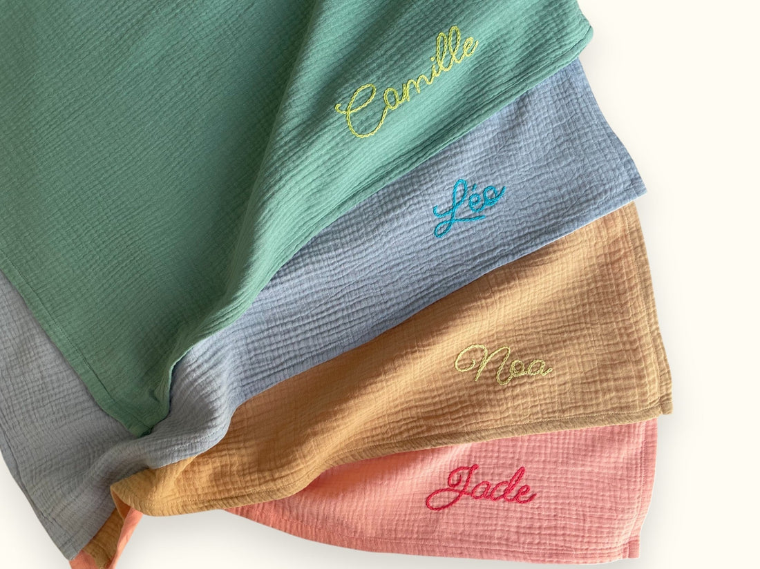 Pourquoi offrir un lange brodé est le plus beau cadeau de naissance ?