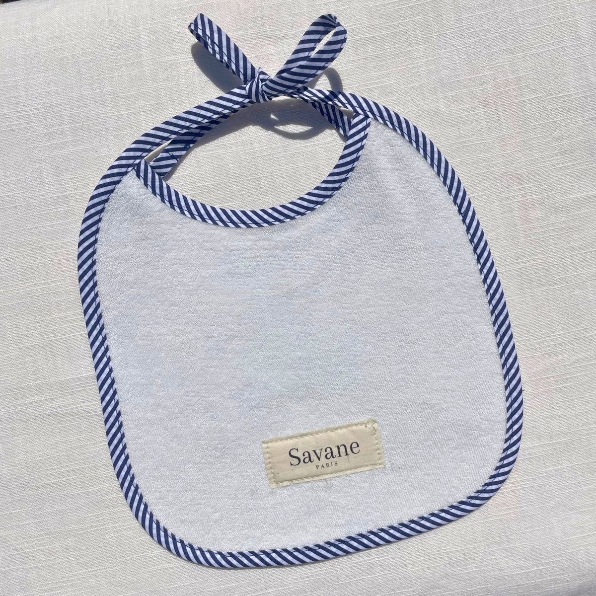 Dos absorbant du bavoir bébé personnalisé avec biais rayé Savane