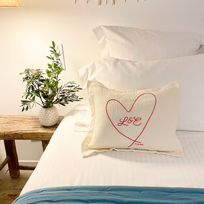 Coussin mariage personnalisé brodé à la main, cadeau symbolique pour célébrer une union, des fiançailles ou un anniversaire de mariage