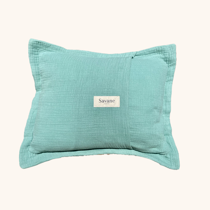 coussin vert gaze de coton personnalisé brodé main prénom et animaux de la savane idée cadeau naissance anniversaire décoration chambre bébé enfant