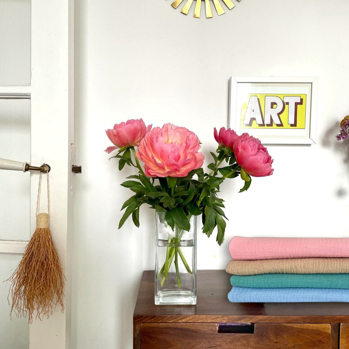 lange gaze de coton personnalisé brodé main couleur beige sable rose bleu ciel vert doux broderie prénom main atelier savane paris en france