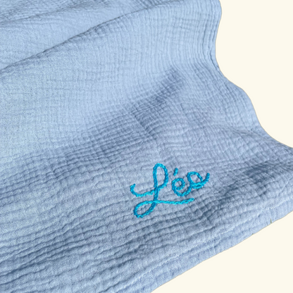 lange bébé broderie main couleur bleu ciel idée cadeau de naissance personnalisé unique 